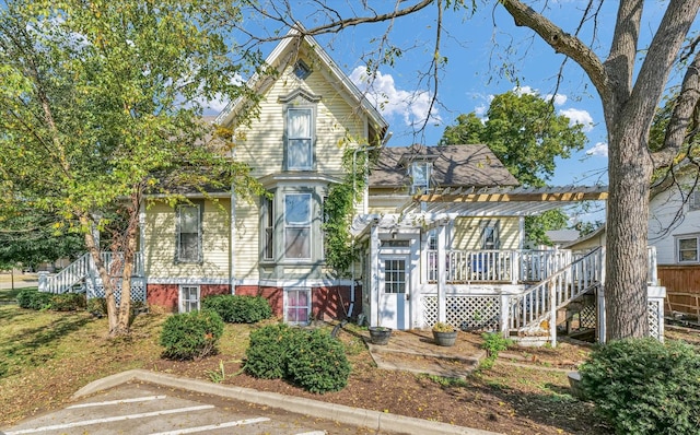 view of front facade featuring a wooden deck and a pergola