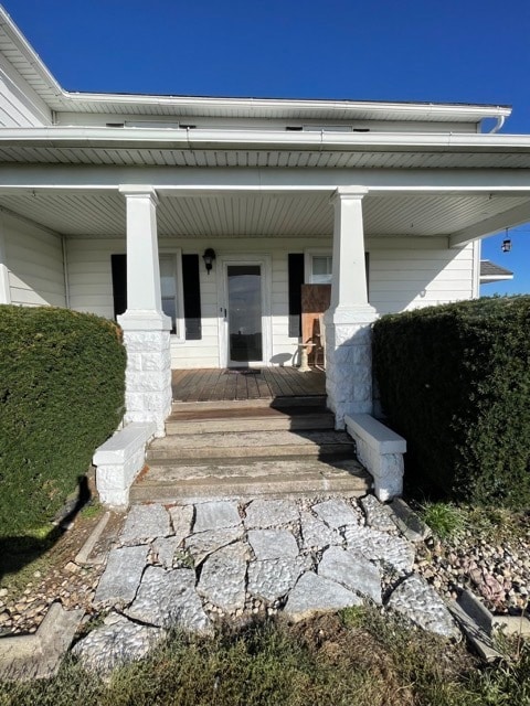 doorway to property with covered porch