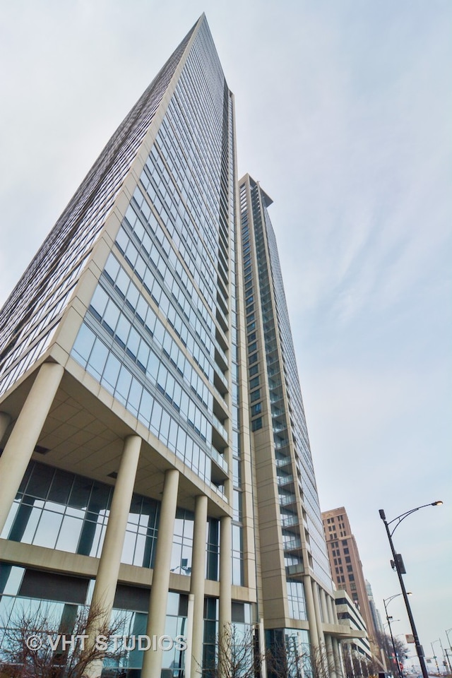 600 N Lake Shore Dr Unit 707, Chicago IL, 60611, 1 bedrooms, 1.5 baths condo for sale