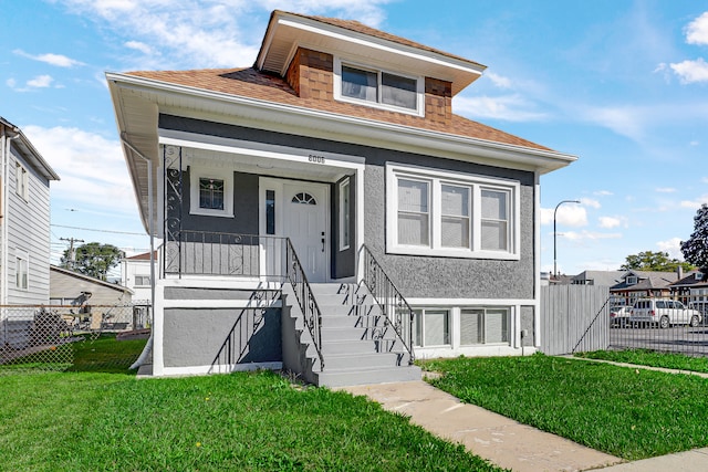 view of front of home featuring a front yard