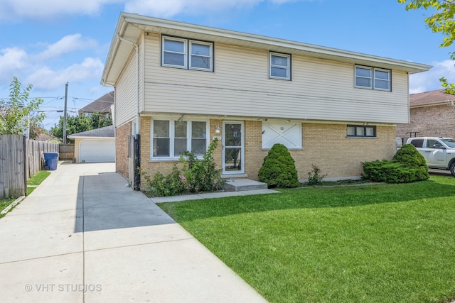 view of front of house featuring a front lawn and a garage