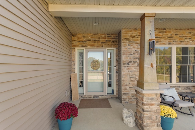 property entrance featuring a porch