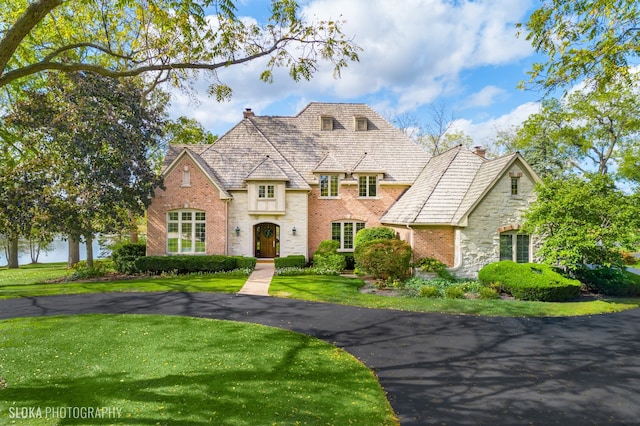 view of front of house with a front yard