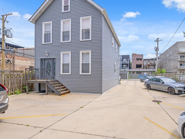 view of front of property