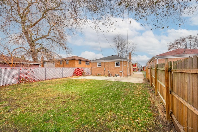 view of yard with a patio