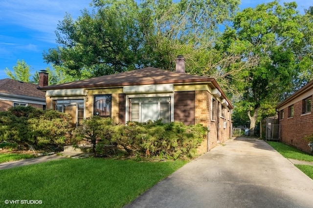 view of front of house with a front yard