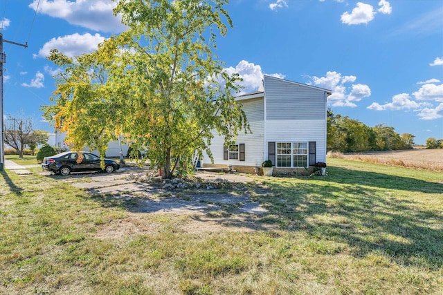 back of house featuring a lawn