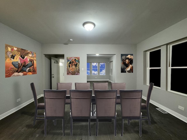 6830 S Michigan Ave, Chicago, IL 60637 - dining space featuring baseboards