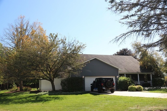 view of front facade featuring a front yard and a garage