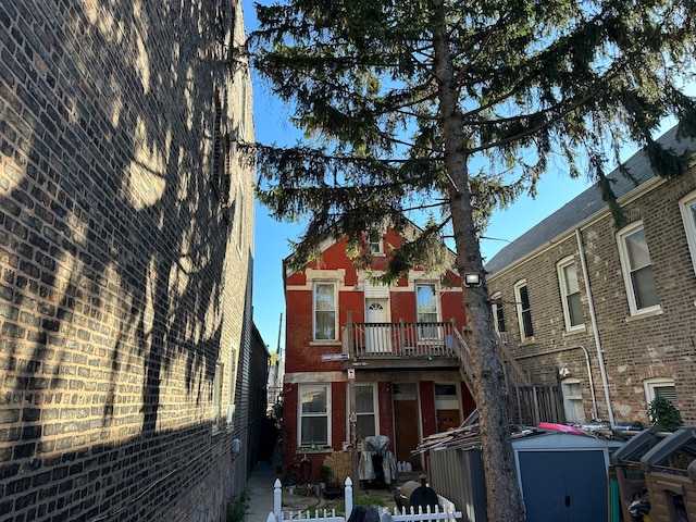 view of front of home featuring a balcony