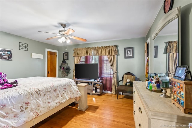 bedroom with light wood-type flooring and ceiling fan