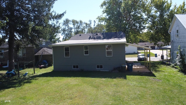 530 E Ash St, Watseka, IL 60970 - back of property featuring a yard
