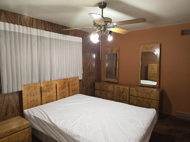 bedroom featuring ceiling fan