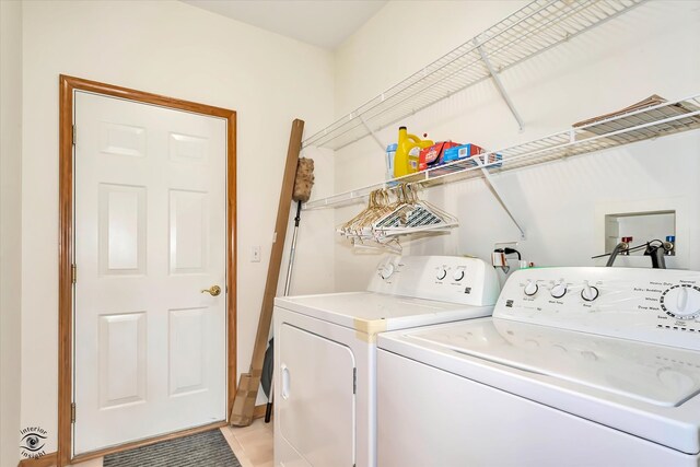 laundry room featuring independent washer and dryer and light tile patterned floors