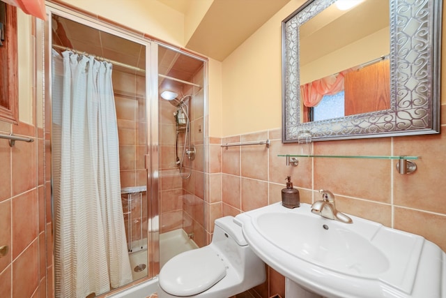 bathroom featuring a shower with shower curtain, tile walls, sink, and toilet