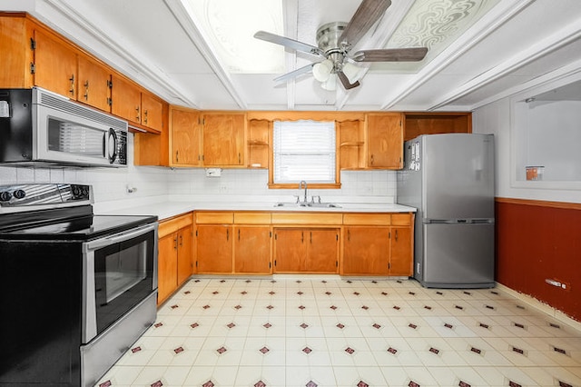 kitchen with ceiling fan, appliances with stainless steel finishes, tasteful backsplash, and sink