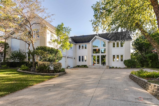 view of front of property with a front yard