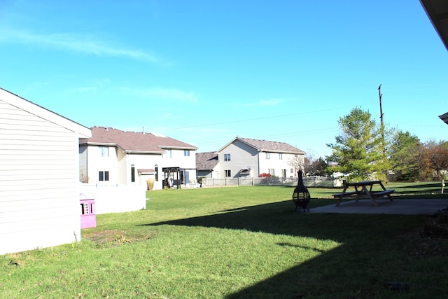 view of yard featuring a patio area