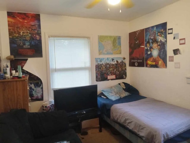 bedroom featuring ceiling fan