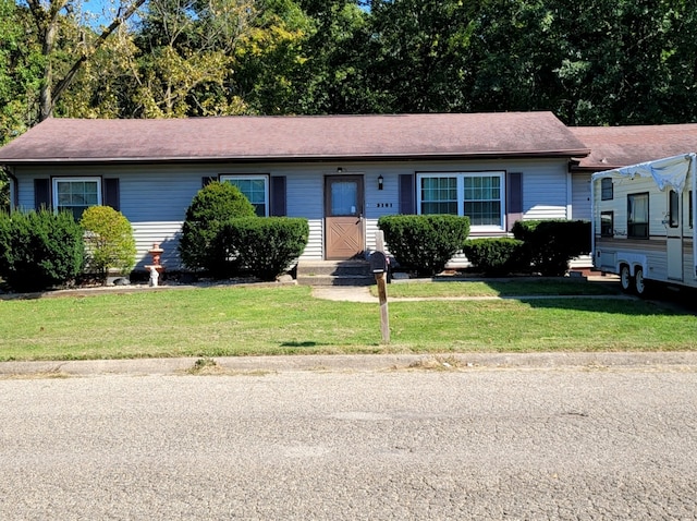 view of front of home featuring a front yard