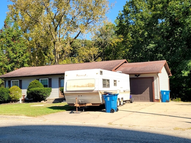 3101 Bedford Dr, Princeton, IL 61356 - photo 3