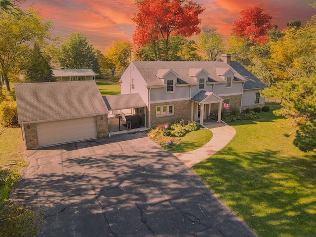 view of front of home featuring a lawn