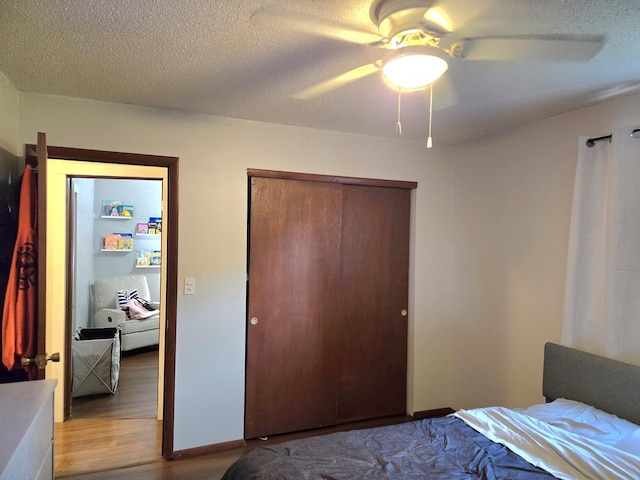 6809 S Joanne Ave, Rochelle, IL 61068 - bedroom featuring wood finished floors, a closet, a textured ceiling, and a ceiling fan