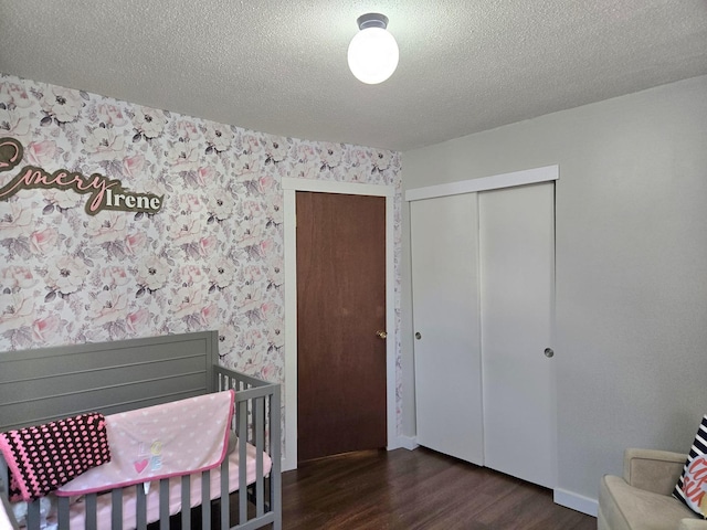 6809 S Joanne Ave, Rochelle, IL 61068 - bedroom with wood finished floors, a closet, wallpapered walls, and a textured ceiling