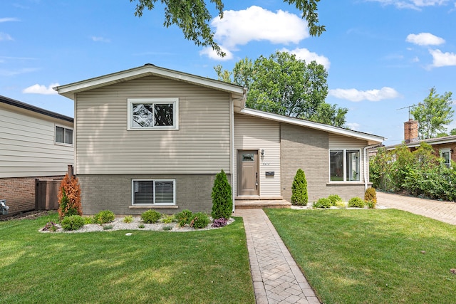 view of front of home with a front lawn