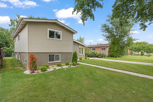 view of front of property with a front lawn