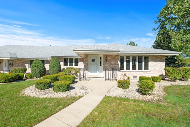 ranch-style house featuring a front lawn