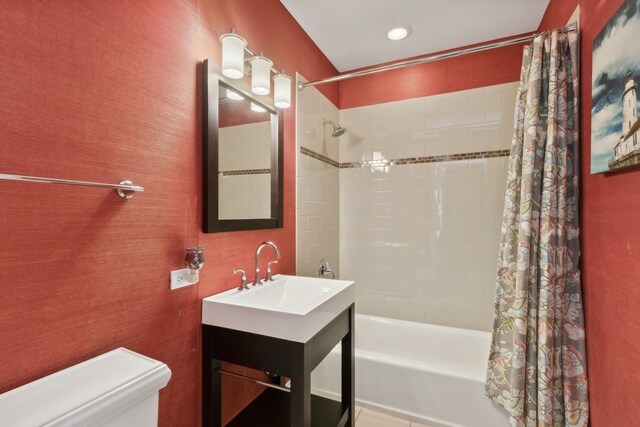 full bathroom with shower / bath combination with curtain, vanity, and toilet