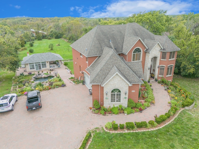 view of front of house featuring a front yard