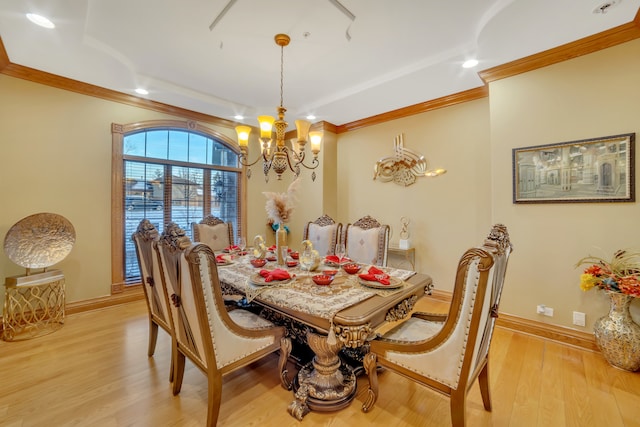 dining room featuring ornamental molding, light hardwood / wood-style flooring, and a chandelier