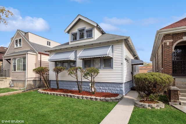 view of front of property with a front yard