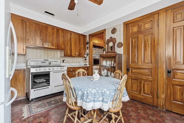 dining space featuring ceiling fan