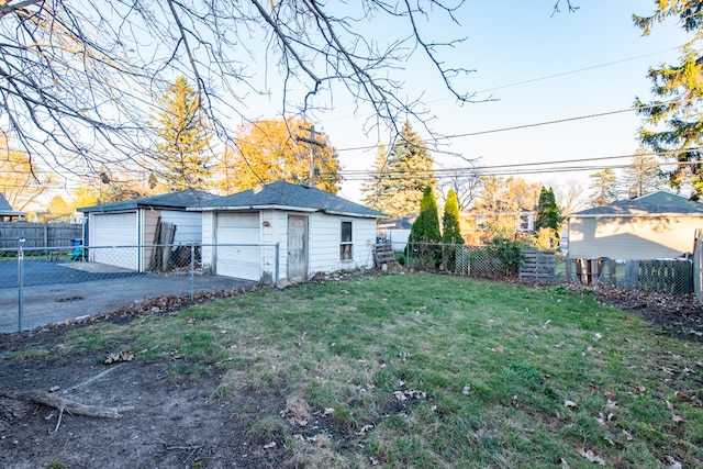 view of yard with a garage