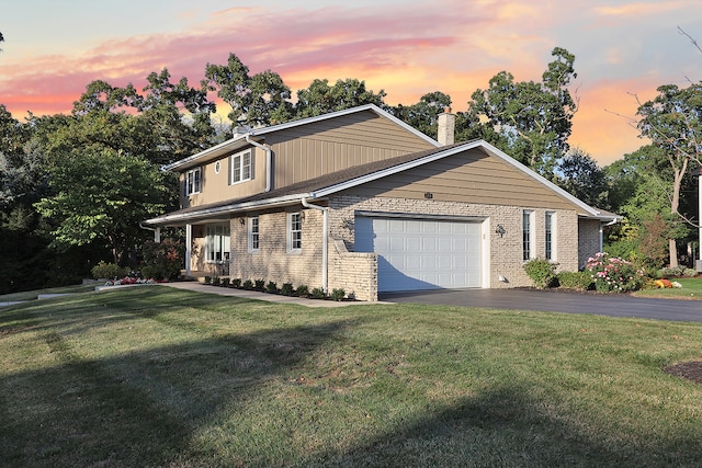 view of front facade featuring a yard and a garage