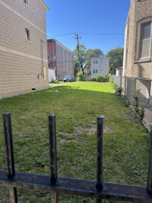 1810 S Hamlin Ave, Chicago, IL 60623 - view of yard