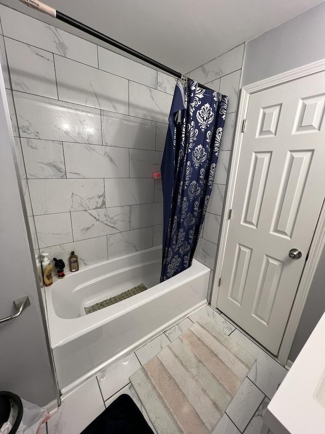 bathroom with shower / bathtub combination with curtain