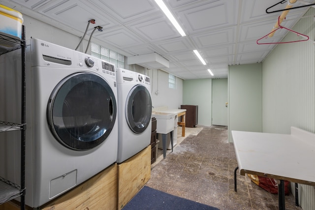 washroom with washing machine and dryer