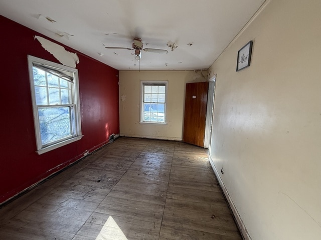 unfurnished room featuring ceiling fan