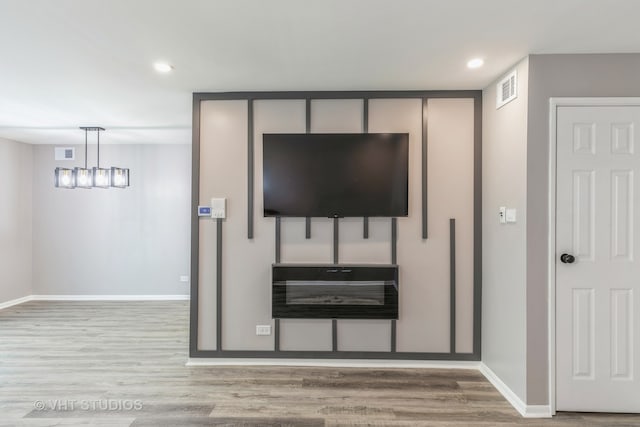 details with wood-type flooring