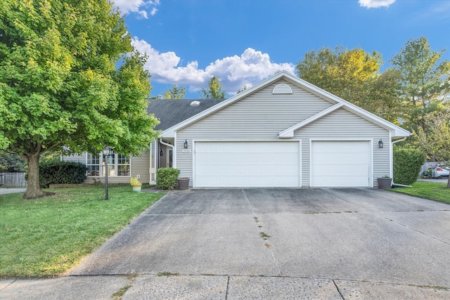 view of front facade featuring a garage and a front yard