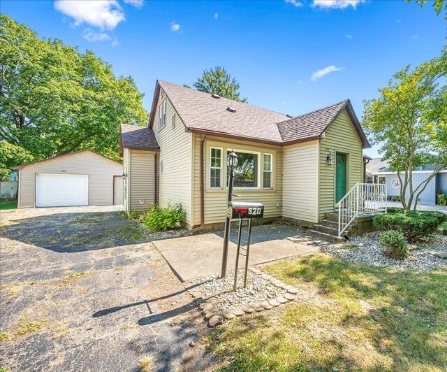 920 S 5th St, Watseka, IL 60970 - view of front of property featuring a detached garage, an outdoor structure, and a shingled roof