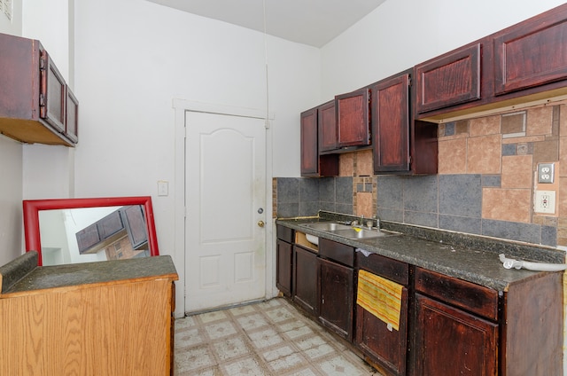 kitchen with backsplash, kitchen peninsula, and sink