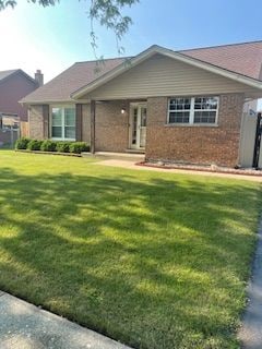 ranch-style home featuring a front yard