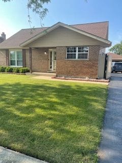 view of front facade with a front lawn