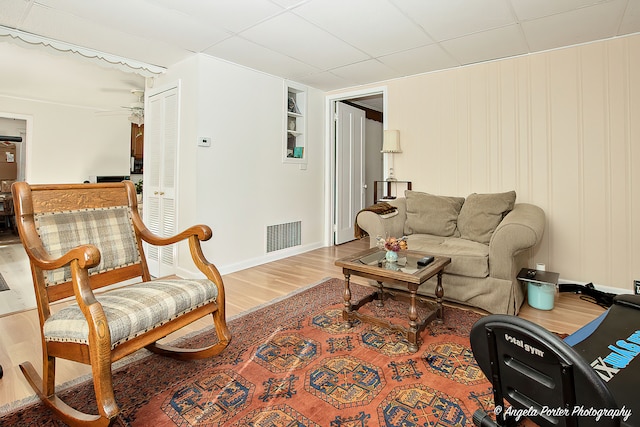 living room featuring hardwood / wood-style flooring and ceiling fan