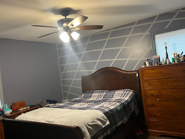 bedroom with ceiling fan